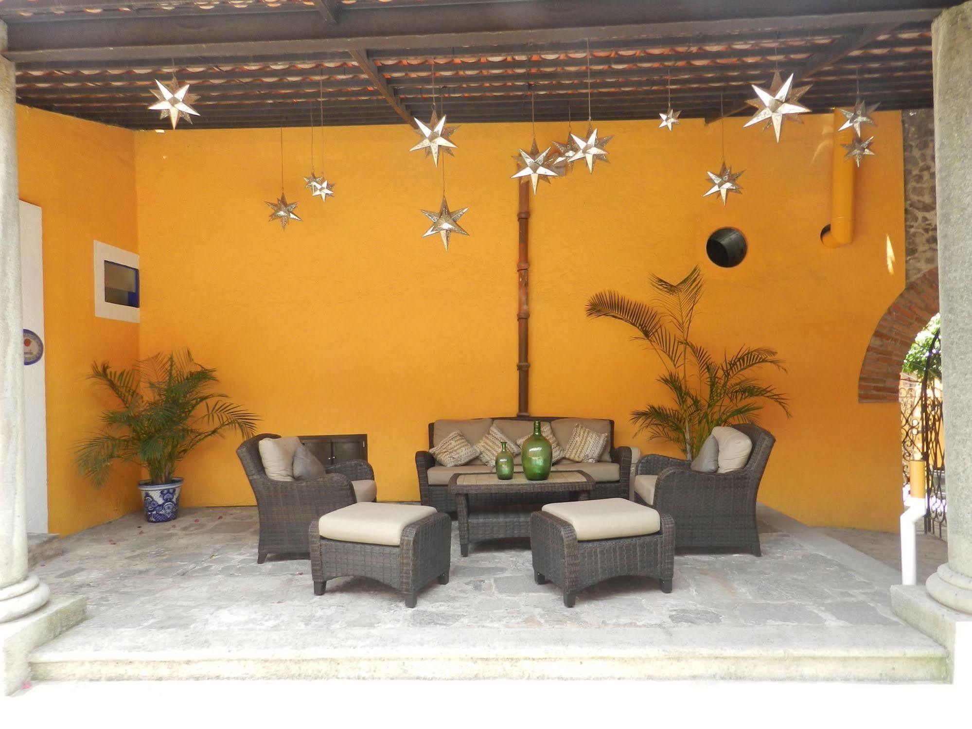 Collection O Al Otro Lado Del Rio, Puebla Hotel Bagian luar foto Interior of a typical house in San Cristóbal de Las Casas