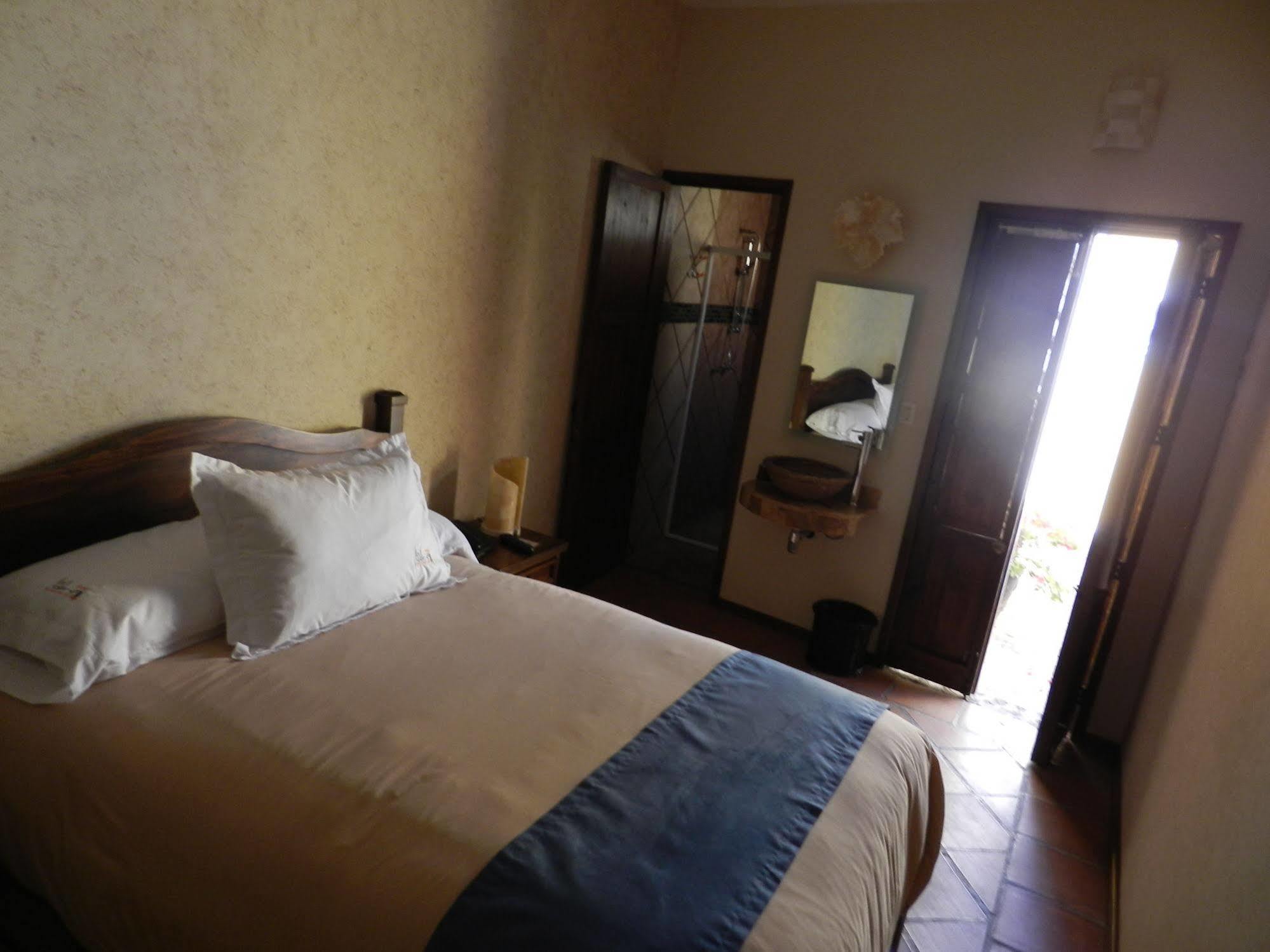 Collection O Al Otro Lado Del Rio, Puebla Hotel Bagian luar foto A room at the hotel