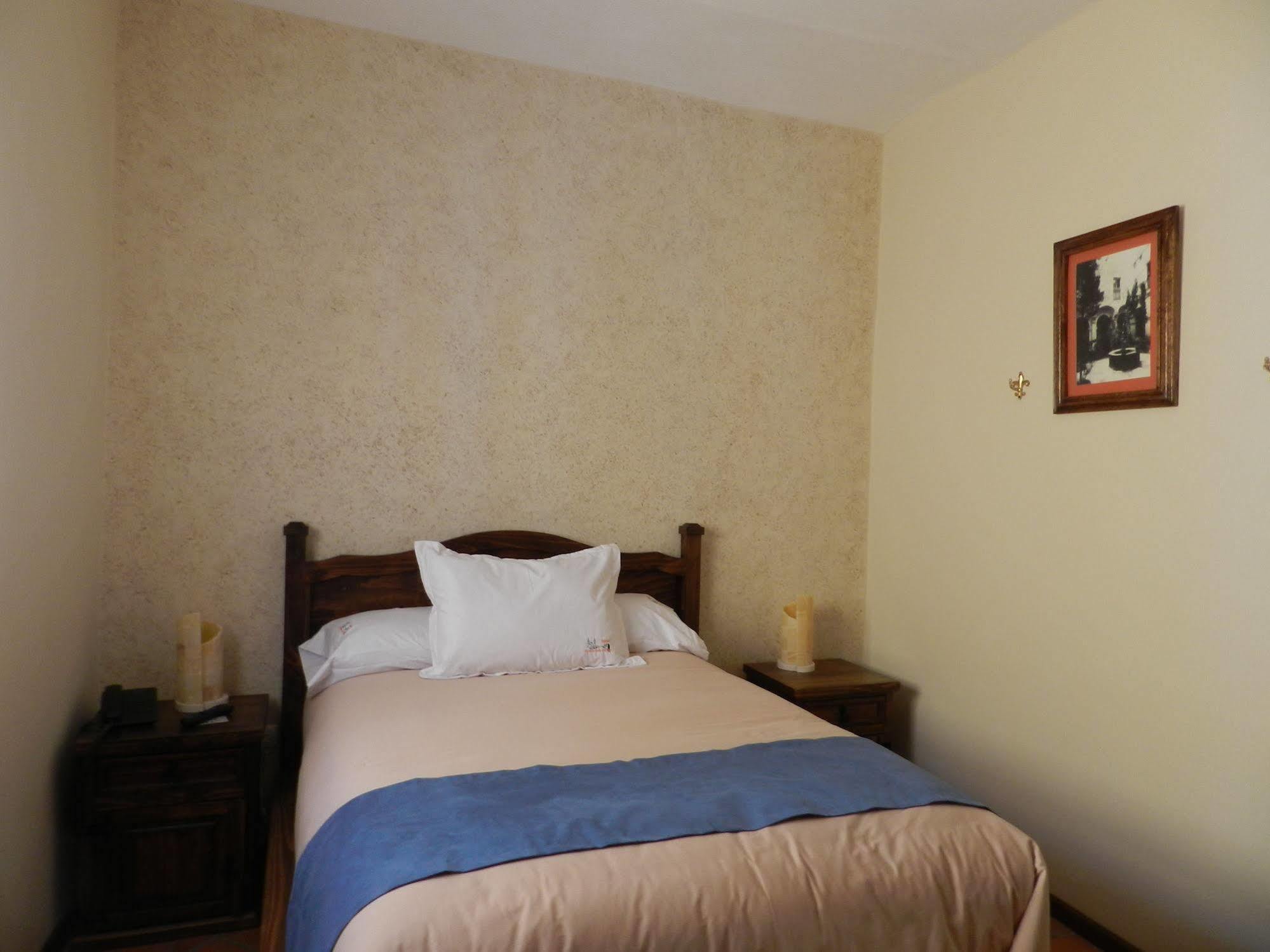 Collection O Al Otro Lado Del Rio, Puebla Hotel Bagian luar foto A bedroom at the hotel